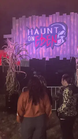 🎃👻 Haunt on Eden 📍 Connecticut ¡Uno de los mejores parques de terror que hemos visitado! 🔥 Mis hijos le dieron puntuación perfecta ⭐⭐⭐⭐⭐. Ellos nunca se cansan, ¡su ánimo es brutal! 🙌 ➡️ Si buscan una experiencia de Halloween en familia, llena de sustos y diversión, este lugar es obligatorio. #HalloweenEnFamilia #DiversiónConSustos #HauntedHouse ⸻ 🎃👻 Haunt on Eden 📍 Connecticut Honestly, one of the best haunted attractions we’ve ever been to! 🔥 My kids gave it a perfect score ⭐⭐⭐⭐⭐. They never run out of energy—their excitement is unreal! 🙌 ➡️ If you’re looking for a family-friendly Halloween experience full of scares and fun, this place is a must. #FamilyHalloween #ScaryFun 