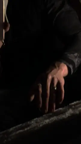 She’s on the dark side #hands #veinyhands 