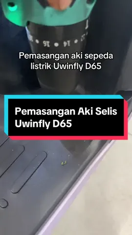 Tutorial pemasangan aki baterai sepeda listrik Uwinfly D65🔥 buat kalian yang takut, bisa langsung datang ke uwinfly store maju hardware, kami akan bantu#promoseruweekend #sepedalistrik #madiun #sepedalistrik #uwinfly 