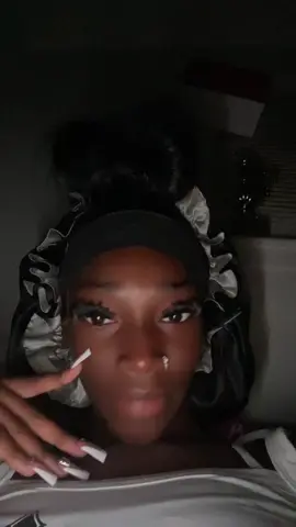 Let me gtss , I have things to do in the morning 😂😂💕 #birthdaygirl #monday #tea #lookgood 