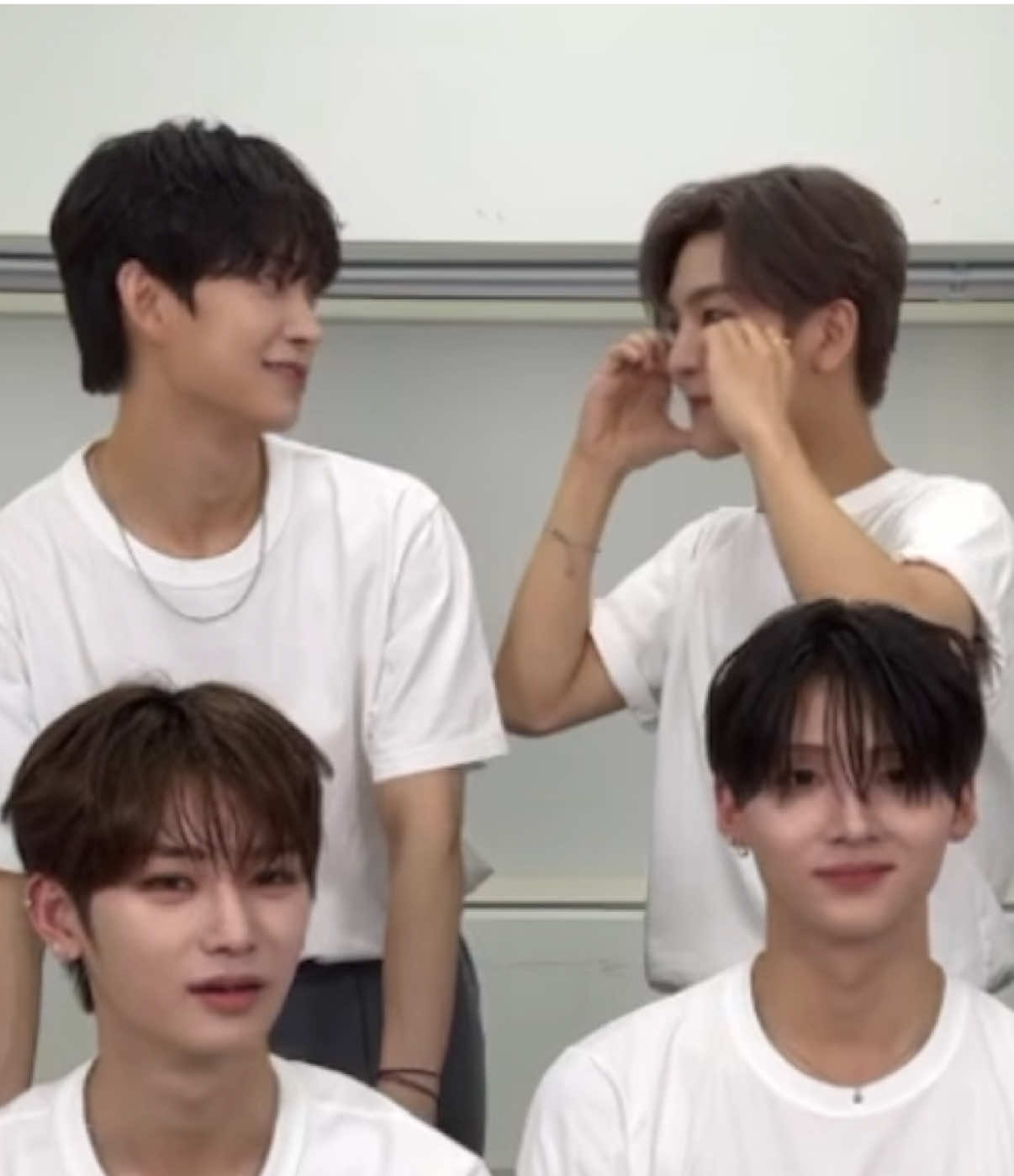 なんでこんな可愛いの？ そしてゴヌの優しい目🥹 #허씬롱 #XINLONG #シンロン #ALD1 #BOYS2PLANET 