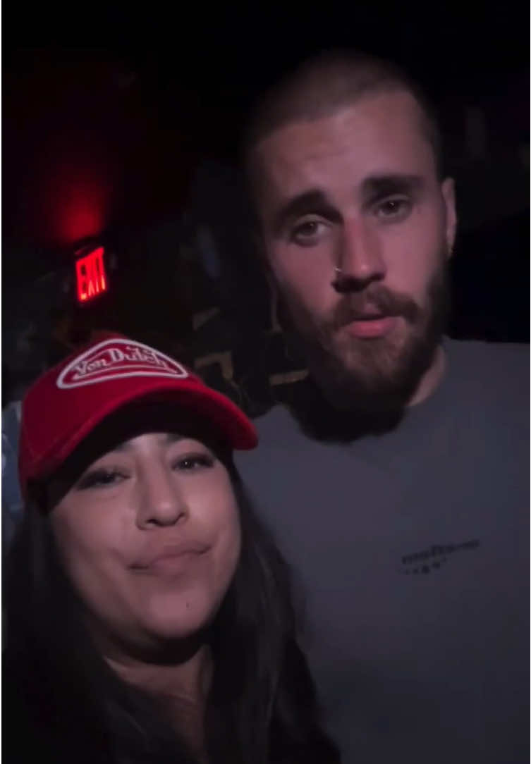 Justin Bieber having fun with friends and fans at The Gold Room – Echo Park Bar in Los Angeles, California. 🎥 @naybetz    #justinbieber #beliebers #bieberfever 