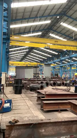 Utamakan keselamatan ⛑️ #industri #kontruksibaja #welderindonesia🇮🇩 #fcawwelding #beranda 