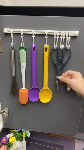 Thanh treo 10 Móc Dán Tường Đa năng cho nhà bếp siêu chắc nhắn #đồgiadungnhabep #giadungtienich #dồdungthongminh #thanhmoctreodantuong #tiktok 