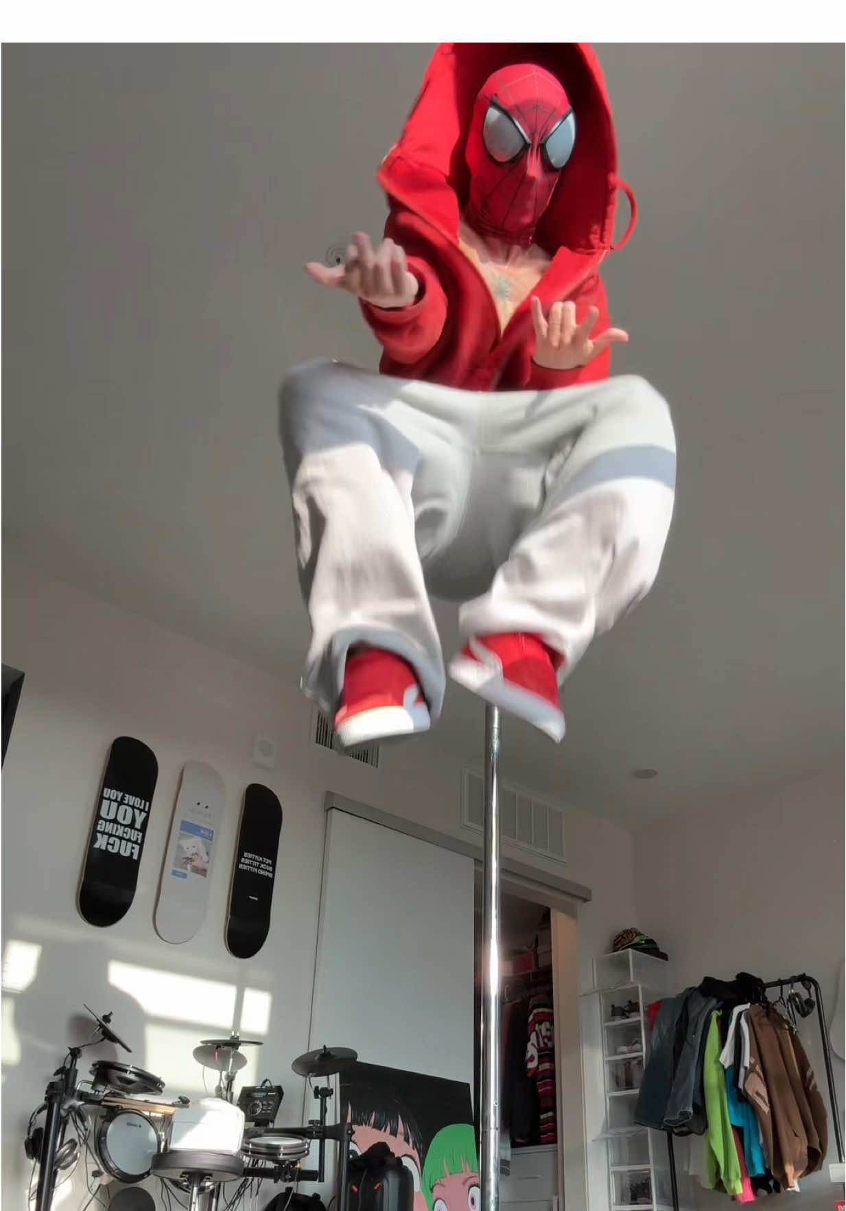 Waiting for the suit? 👀🕷️ For now… Spider-Man’s stuck in LA, not NYC.. #dance #fypシ゚viral #spiderman #newyork #la 