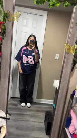 @aelfriceden_official love this shirt 🩷 #fyp #fit #longhair #xzybca 