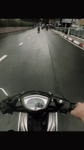 活着是为了理解别人，而不为了取悦别人。不要浪费时间解释，因为懂的人不需要，而不需要的人永远不会理解 Sống để hiểu người, chứ đừng sống để vừa lòng người , đừng phí thời gian giải thích , vì người hiểu thì không cần , người không cần thì chẳng bao giờ hiểu. #xuhuong #fyp #viral #cuocsong #đời 