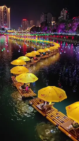 ช่วงวันหยุดยาวนี้ มาท่องเที่ยวที่เอินซือ ประเทศจีนกันเถอะ ที่นี่อากาศสดชื่น ภูเขางดงาม สายน้ำใสสะอาด ผู้คนเป็นมิตรและอบอุ่น แหล่งท่องเที่ยวห้ามพลาดได้แก่ แกรนด์แคนยอนผิงซาน ถนนลอยน้ำด่านสงโต เซวียนเอิน แม่น้ำชิงเจียง  หินผีเสื้อ และเมืองโบราณเทพธิดา วันที่ 7 ตุลาคม บินตรงกรุงเทพ–เอินซือ ติดต่อผมได้เลย แล้วไปเช็กอินเอินซือ เมืองท่องเที่ยวสวยงามของจีนด้วยกัน #การเดินทางในจีน #ท่องเที่ยวจีน #แนะนำการท่องเที่ยว #ท่องเที่ยวเอินซือ #แนะนำท่องเที่ยวจีน