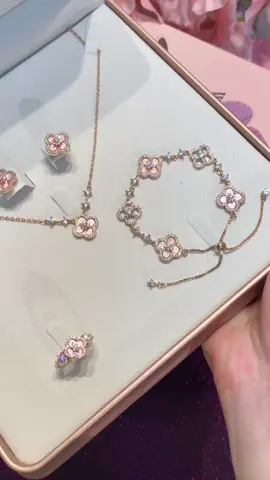 Gift jewelry—because friends deserve to wear your care daily.✨💌#jewelry #bracelet #anniversarygift #fourleafclover #pinkjewelry 