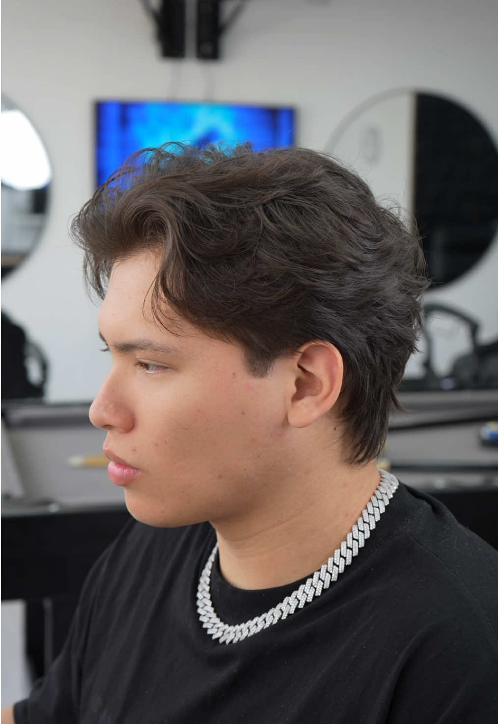 Corte en capas! 🤩 #barbershop #barberiaslima #cambiodelook #miraflores_lima_peru #oldmoney 