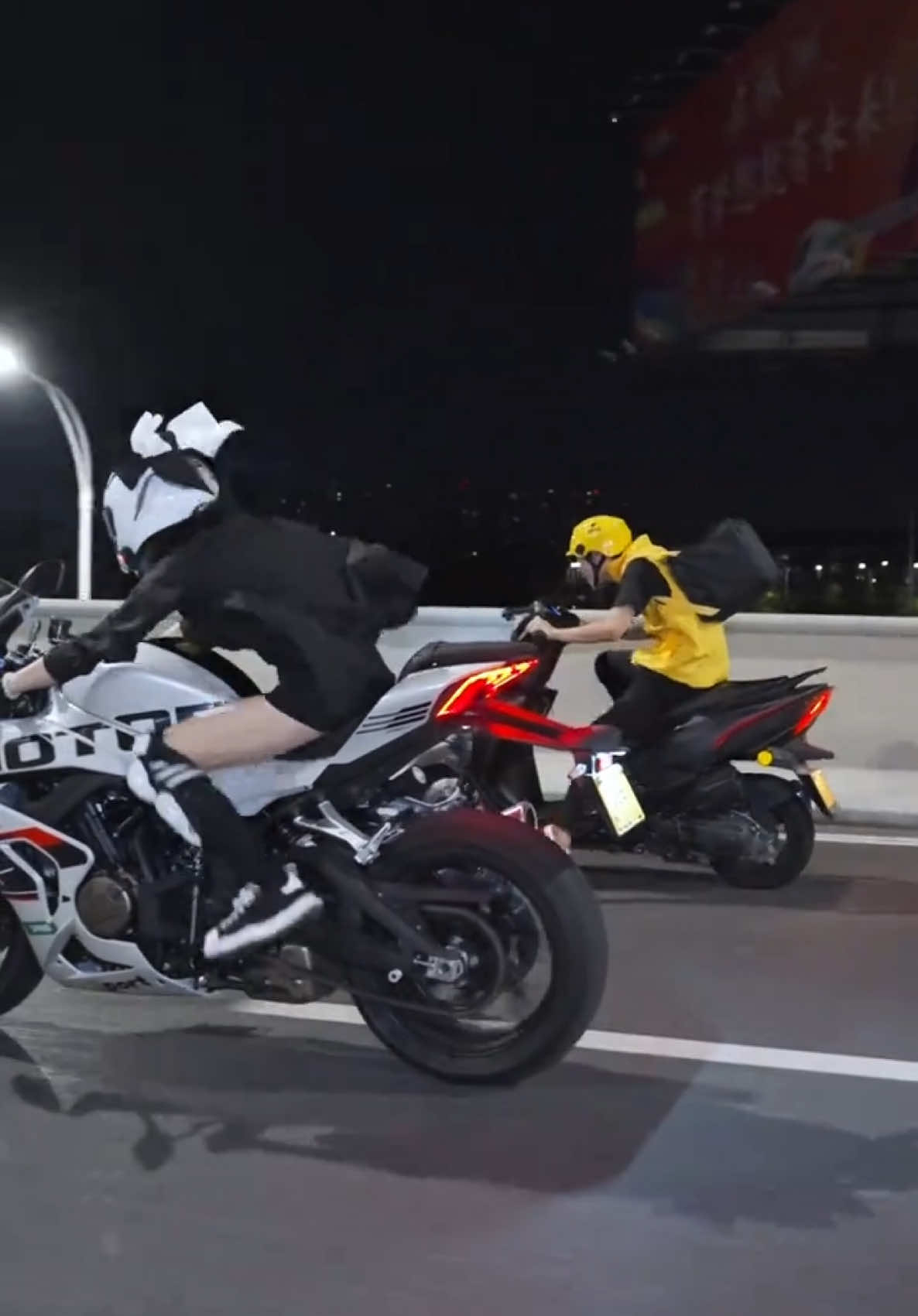 Delivery guy: This is Tang's limit, not mine #Motorcycle #800rs #600rs #qjmotor #deliveryman