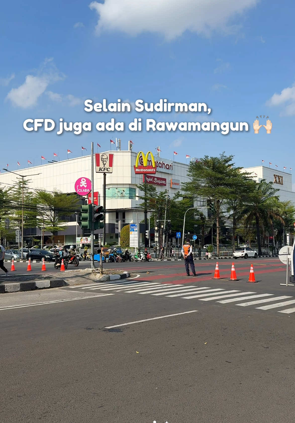 CFD di Jakarta gak cuma di Sudirman, tapi ada juga di Rawamangun! Buat warga Jaktim gak perlu jauh-jauh deh ke Sudirman #cfdjakarta #mainkemanajkt #hangoutjakarta 