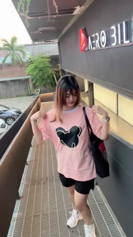 Kaos secakep ini under 100 k ,buruan cek keranjang kuning guys #fyp #kaosmurah #wanita #fashion #metime 
