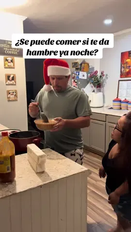 ¿Se puede comer si te da hambre ya noche? Sean serios por favor 😁 #cena #tarde #siempre #funnyvideos #comedy 
