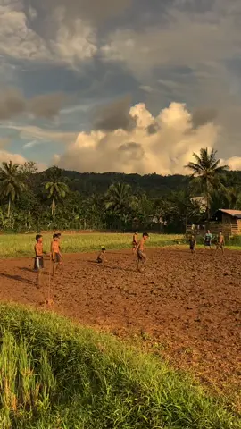 rasanya ingin kembali ke masalalu 🥹  #dirumahaja #vibes2019 #mainbola #kangenmasakecil  #masukberandakamu