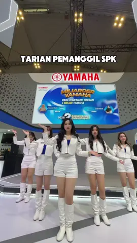 ✨ Tarian sakti para usher ✨ Kalau usher udah joget, tandanya SPK sebentar lagi berdatangan😆 #YamahaIndonesia #semakindidepan 