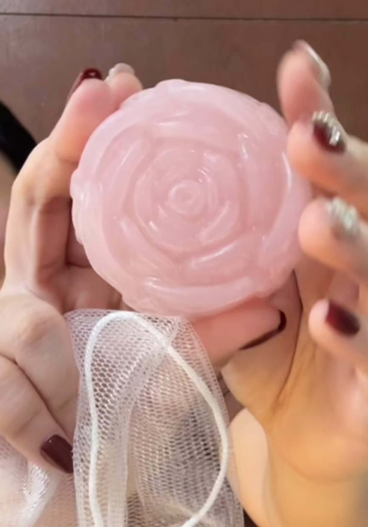 bleaching soap na non drying, mild lang at perfect sa lahat ng skin types! napakabango pa huhu grabe ka @Mary Lite Lamayo ang ganda nito, pabili pa ako! sabay sabay tayong mag glow! 😍 @Kavouge PH   #bleachingsoap #kavougesoap #whiteningsoap #foryou #skincaretips 