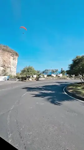 nikmati suasana yg indah di pantai.. #fyppppppppppppppppppppppp #pantaimelastibali #trendingtiktok #wisatabali #videoviral 