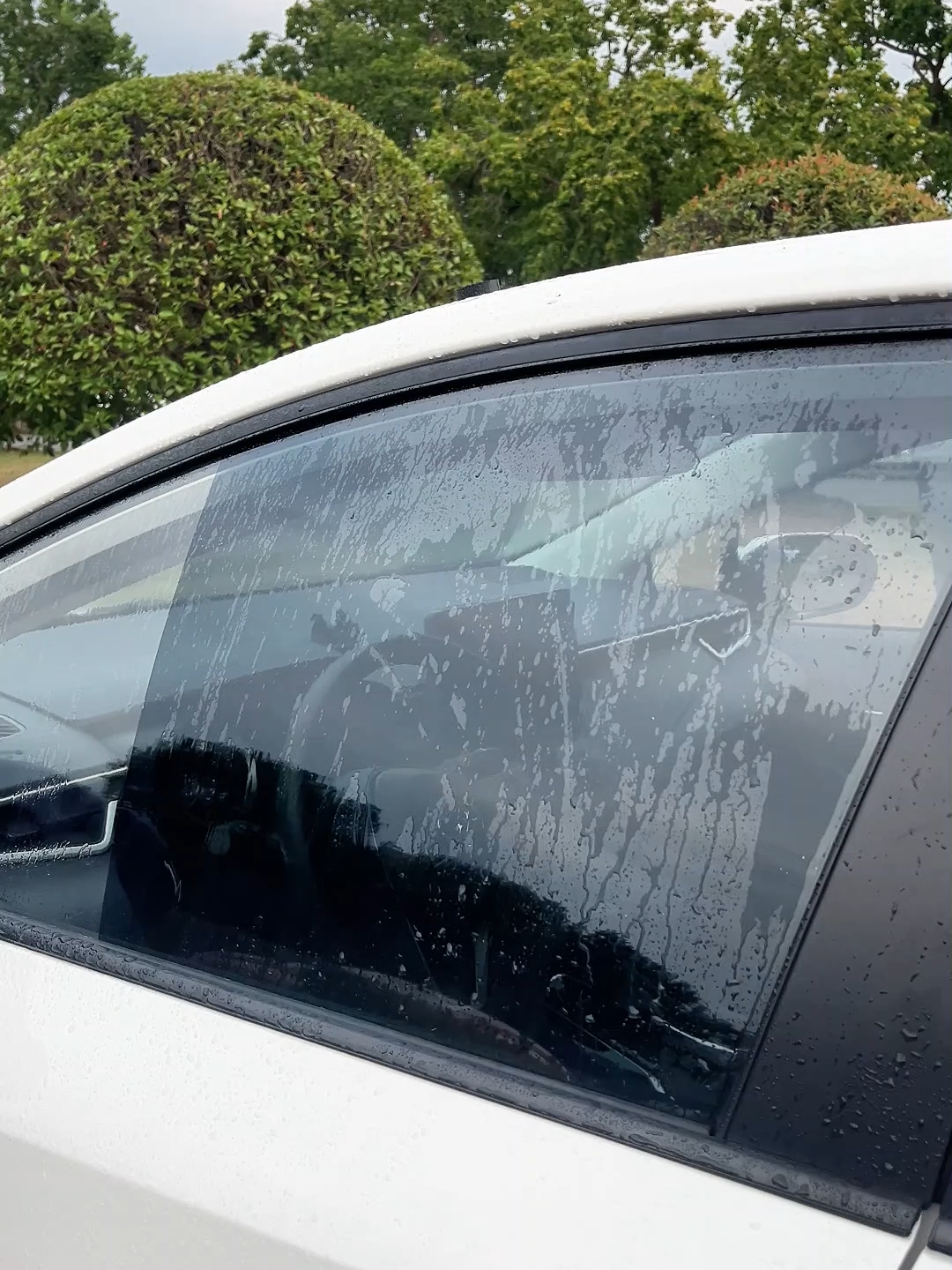 🌧️ May watermarks o acid rain marks sa salamin? Glass Restore Paste ang sagot – balik linaw agad! 👀✨#windshieldcleaner #acidrainremover #watermarkremoval #safe #glassrestorepaste #carglowlab