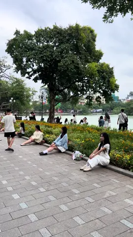 1 mét vuông 10 nàng thơ tại Hồ Gươm ❤️🍃 #thuhanoi #hoguom #chupanhhoguom 