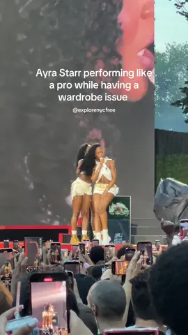 Ayra Starr continuing to sing during a wardrobe malfunction @Global Citizen #globalcitizenfestival #ayrastarr #centralpark 