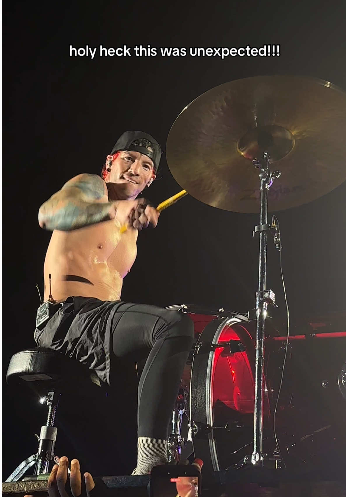 WTF I CANT BELIEVE I WAS THIS CLOSE AT BREACH HERSHEY!!!! |-/ ❤️🖤 #twentyonepilots #tøp #tylerjoseph #joshdun #breachhershey 