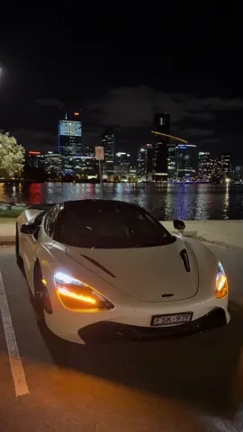 Space ships only 🎩 #mclaren720s #perth #city #nightdrive 