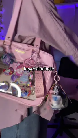 kayanya kurang deh #keychain #trinkets #bagcharm 