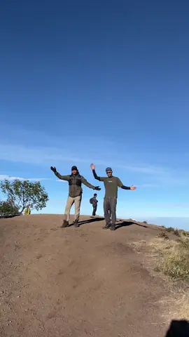 dimana pun tetap horeg  #merbabumountain #pendakiindonesia #merbabuviasuwanting 