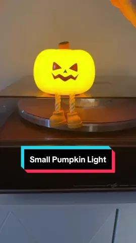 Small pumpkin light. If you press the top of the pumpkin light, it will turn off or on, it also has three different brightnesses.  #pumpkinlight #spotlightfinds  #fallfreshness  #tiktokshopfinds  #tiktokshopcreatorpicks  