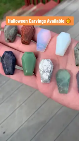 #halloween #halloweencrystals #crystals #crystalcarvings #skulls 