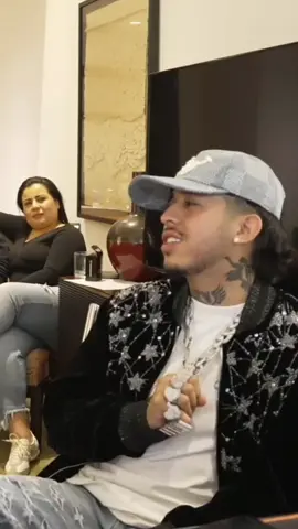 si me estas mirando aguanto todo. westcol y yina #westcol #twitchwestcol #westcoltiktoker #colombia #mafer_rox #nocopy #Viral #fyp #parati #funny