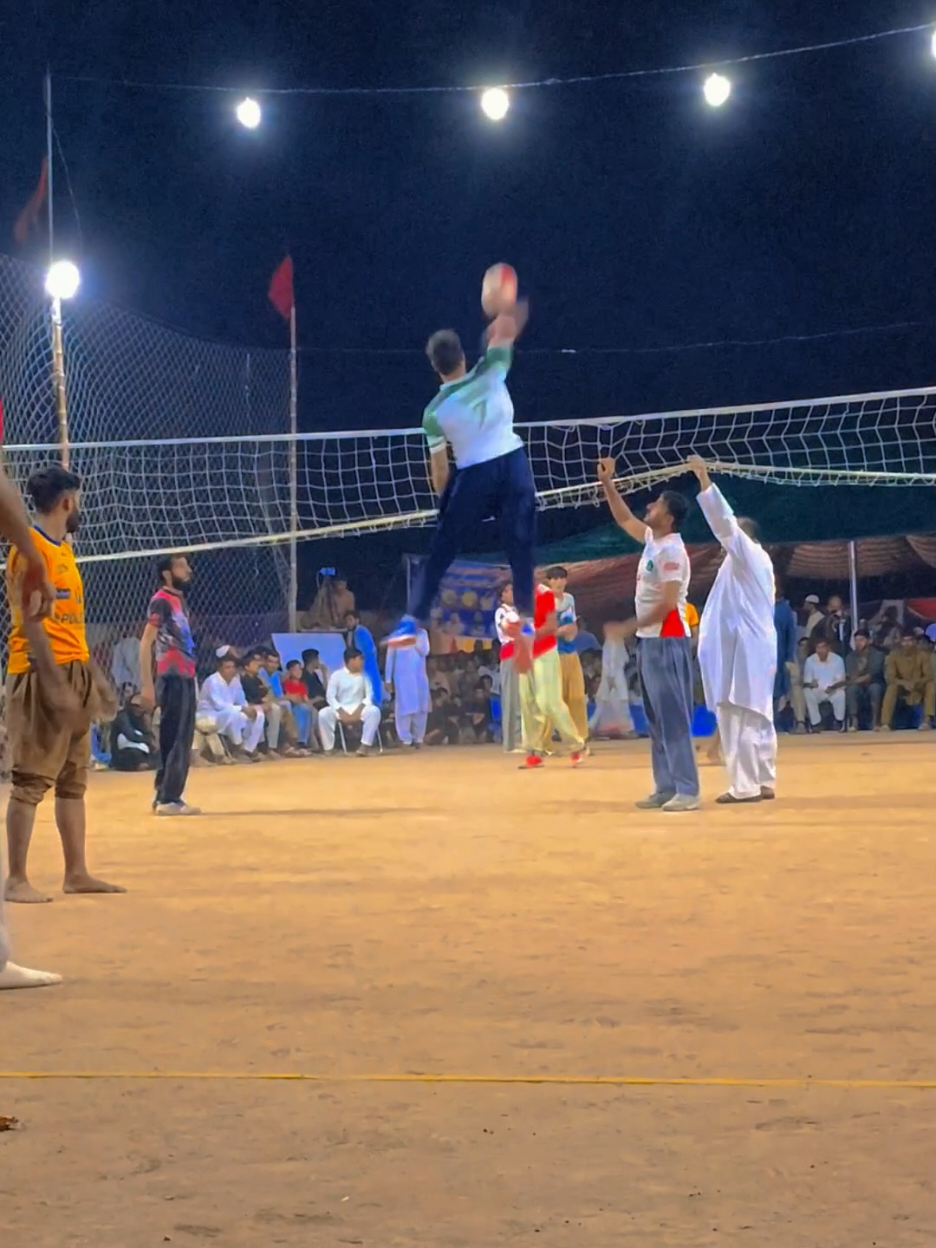 Replying to @lawangeen1124 farooq swat attack show ball in karak bk😱😱😱 #vollyballlovercheck #farooqswatattackspik #showballattackpower #inkarakbkturnament #allpakistanopenvollyballturnamentbk 