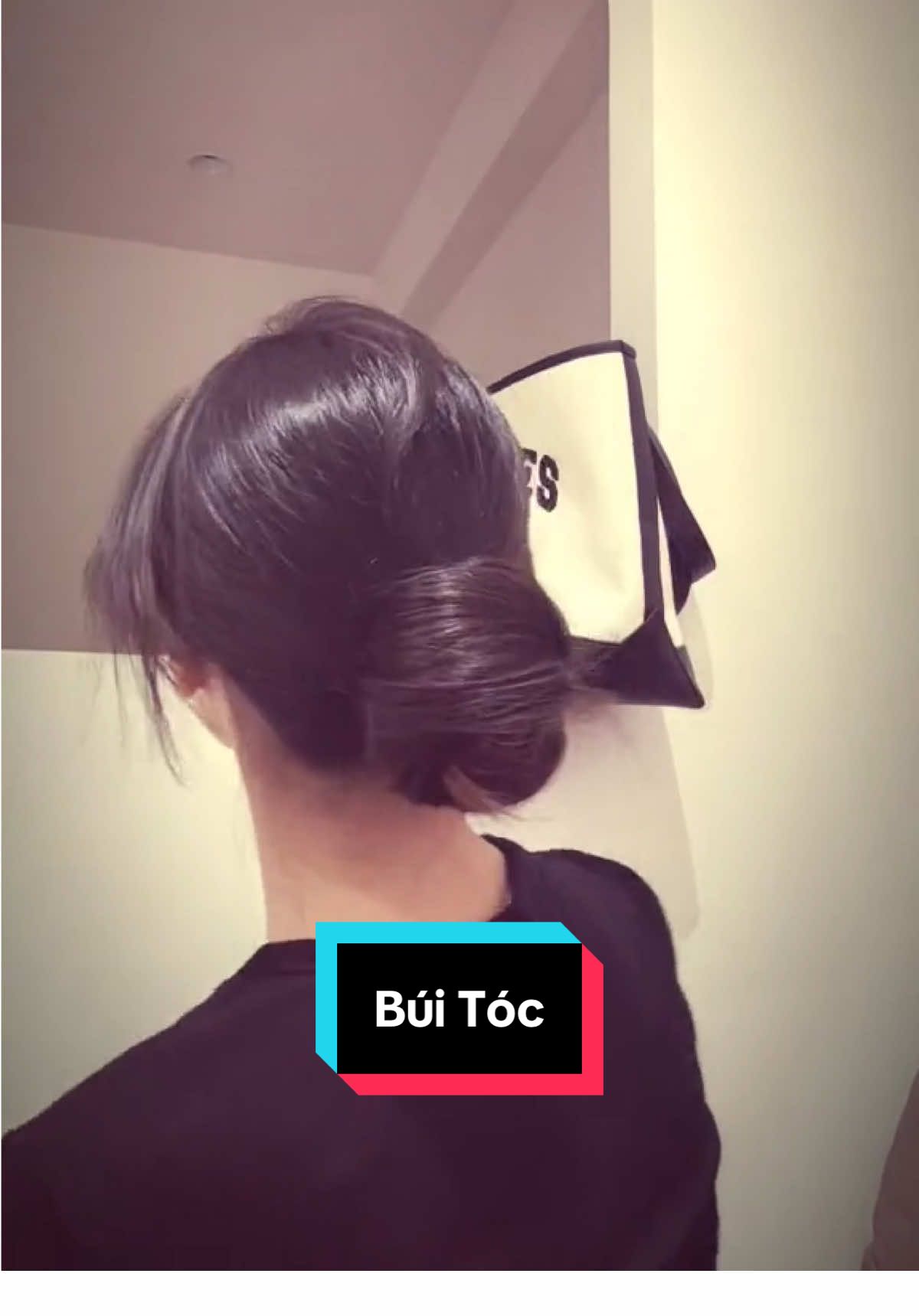 Kiểu búi tóc nhanh gọn, không cần dây hay kẹp tóc là đây - Đơn giản phải không nào #foryou 