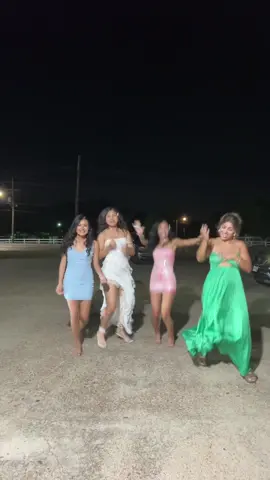 happy hoco guys we got a new minion 🥰 this was at the end when we were getting food ntm we forgot to finish the transitions 🫩@yall_stay_hating1 @Isabel #fypシ゚viral #hoco #Homecoming #fyppp 