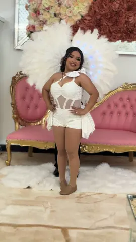 how you like those feathers?🪽✨ ONLY with HCP! Dm us for more info.☎️ #quinceañera 
