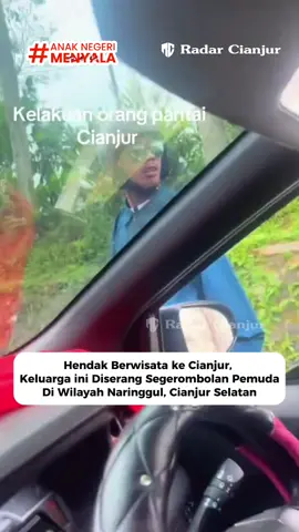 Satu keluarga ini dicegat segerombolan pemuda saat hendak berwisata ke Pantai Cianjur Selatan pada Sabtu (27/09/2025) di wilayah Naringgul, Cianjur Selatan. Peristiwa tersebut bermula saat di perjalanan Naringgul yang berkelok dan keluarga tersebut dituduh menyenggol motor yang dikendarai 2 pemuda tersebut hingga akhirnya cekcok di jalan dan dipisahkan warga. Selang beberapa menit, 2 pemuda tersebut kembali datang dan mebawa temannya dijalan yang sepi hingga pengendara mobil kena pukul dan anaknya yang didalam mobil menangis histeris. Akhirnya mereka ke Polsek Naringgul dan pemuda tersebut mengakui bahwa mereka sedang mabuk. #radarcianjur 