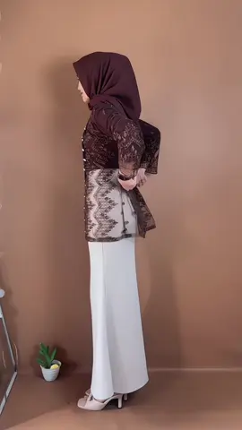 Maniss banget outernya dipakek kondangan/wisuda cantik#outer #outerbrukat 