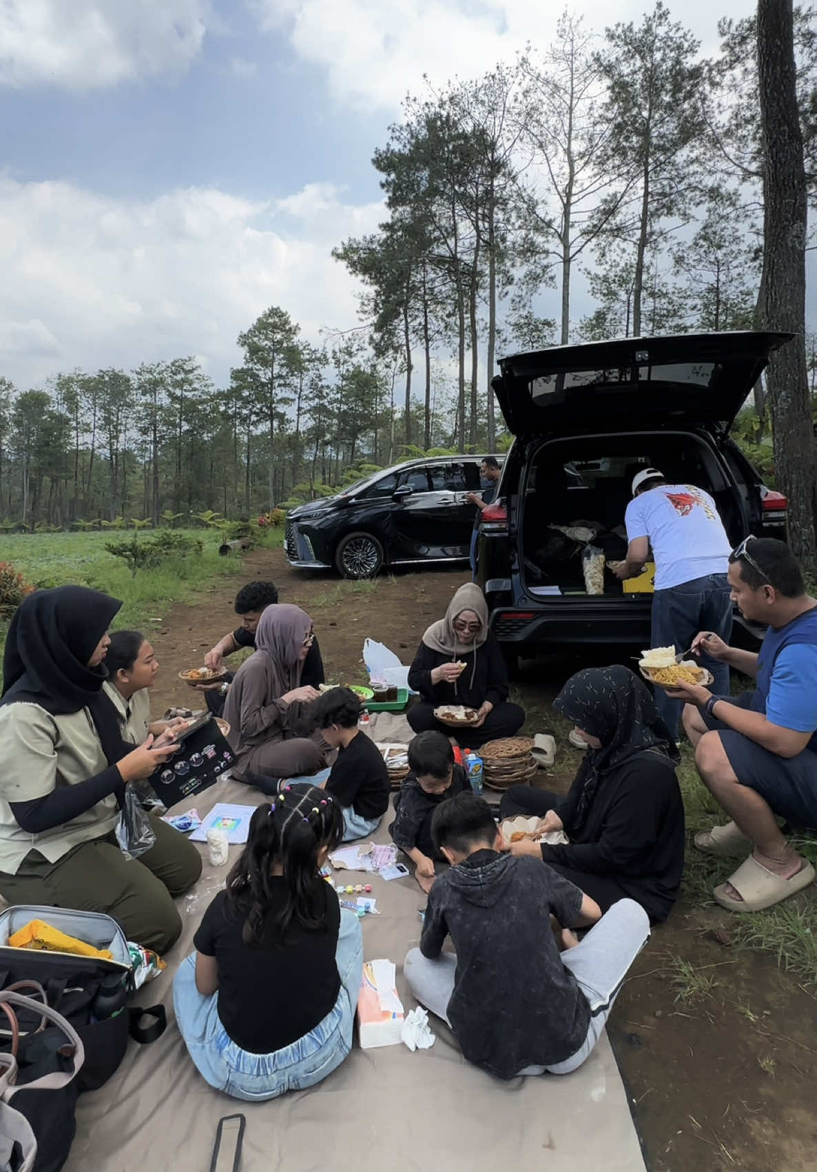 MELIPIR KE BUKIT DIAJAKIN OMA & OPA PIKNIK🍃🍃🍃