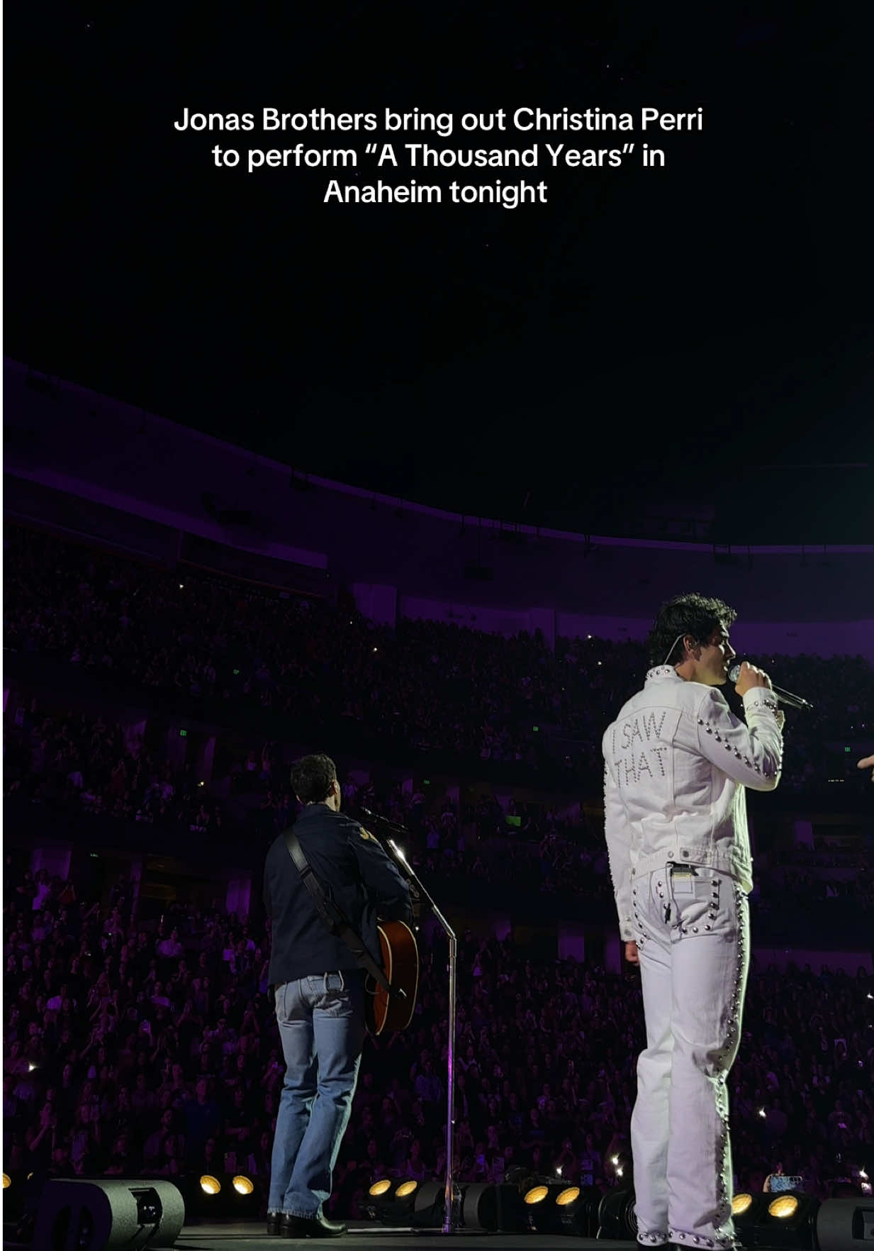 Jonas Brothers bring out Christina Perri to perform “A Thousand Years” in Anaheim tonight on the #greetingsfromyourhometown tour 