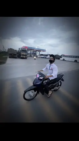 Nhờ ae tìm nick bạn xe điện trắng 😆 #wavethailand #anhquanidol #xuhuong #fyp #tamdao 