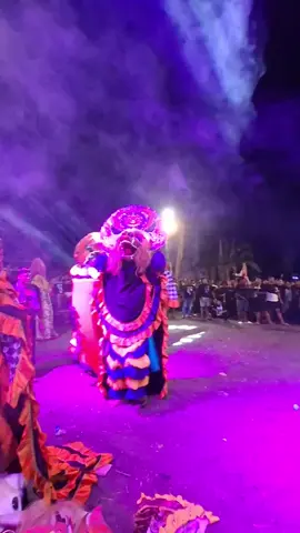 Dia yg nyawer @pesona_np9211 Aku yg dpet duwit e🤣🤣🤣🤭 #simobaronglilo #budoyoadiluhung #np9211 #nogopertolo #ponorogo24jam 