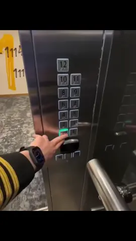 Preparing for takeoff….👩‍✈️🛫 #pilot #cockpitview✈️ #aviation #fyp #fyyyyyyyyyyyyyyyy 