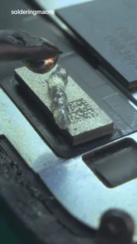 safe way swap touch IC to fix Unknown parts popup when replace iphone 11 screen, use soldering iron#asmr #macro #repair #soldering #phonefix 