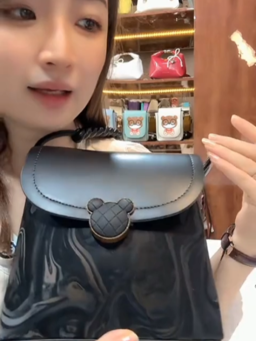 #taswanita  #tasselempang  #tasbahu  #tasterbaru  #taslebaran 