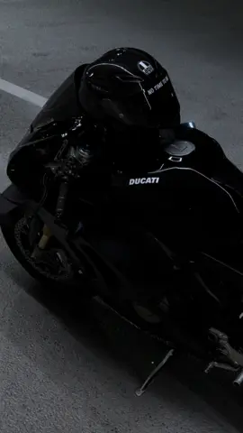 DUCATI PANIGALE V4S 😈 #ducati #motorcycle 