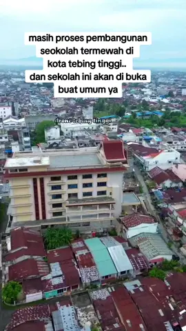 bangunan yg mewah dan besar di kota tebing tinggi yg sudah lama di bangun, ternyata akan di buat sekolahan.  kayaknya ini bakalan jadi sekolah termewah di kota tebing tinggi..  sekolah ini di kabarkan akan di buka buat umum...  #tebingtinggi #fyp #sekolah #perguruan