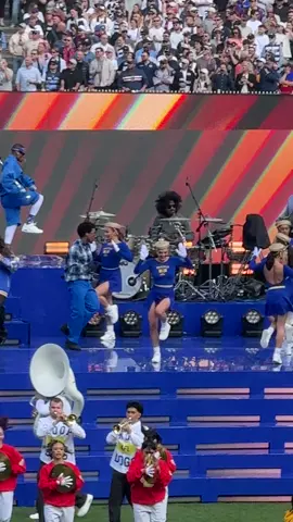 @Snoop Dogg promoting local talent. Good to see #jessicamauboy and #bakerboy be part of his set. #snoopdogg #aflgrandfinal ##mcgg