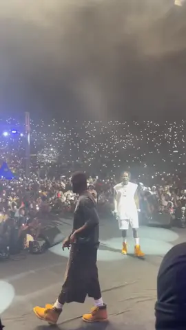 Shatta Wale joined Sarkodie on stage at Rapperholic #FYP #Trending #Viral