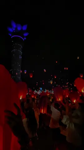 Sky lantern serenade 2025.. #purwokerto #purwokertokeren #menaraterataipurwokerto #skylanternserenade #lampion 